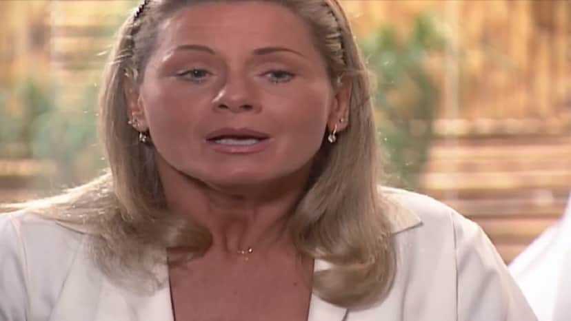 Helena fiará abalada com triste notícia em Laços de Família (Foto: Reprodução/ Globo) Helena fiará abalada com triste notícia em Laços de Família (Foto: Reprodução/ Globo)