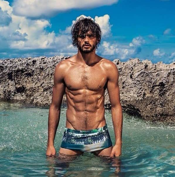 Marlon Teixeira é modelo e estaria vivendo um romance com Débora Nascimento (Foto: Reprodução) Marlon Teixeira é modelo e estaria vivendo um romance com Débora Nascimento (Foto: Reprodução)
