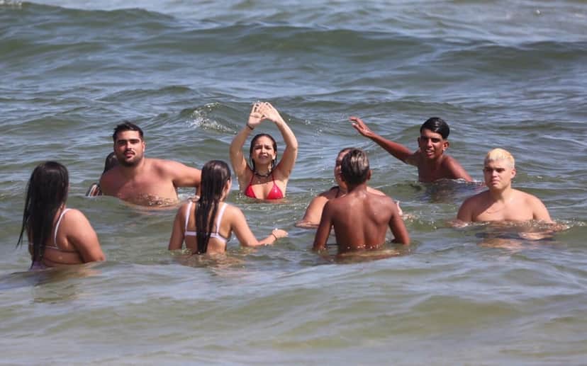 Mel Maia e amigos na praia (Dilson Silva - AgNews) Mel Maia e amigos na praia (Dilson Silva - AgNews)