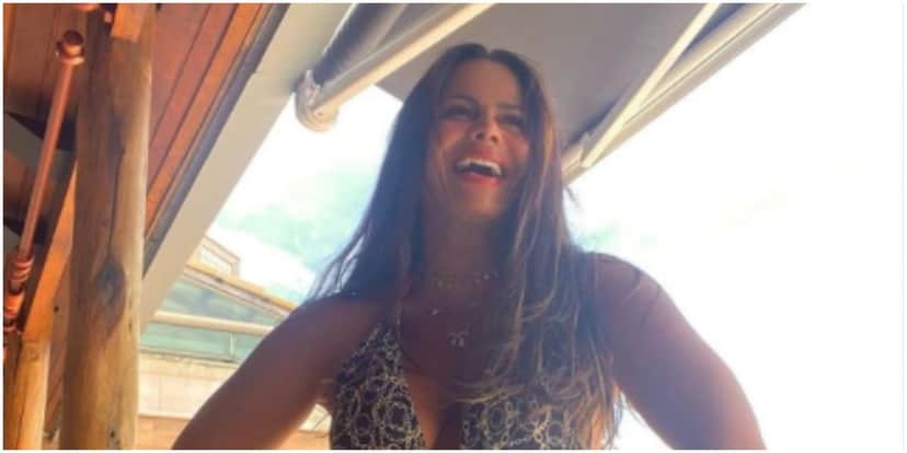 Viviane Araújo posa com maiô cavado e deixa público chocado (Foto: Reprodução) Viviane Araújo posa com maiô cavado e deixa público chocado (Foto: Reprodução)