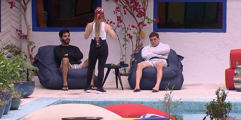 Carla Diaz em conversa com Caio e Rodolffo (Foto: Reprodução) Carla Diaz em conversa com Caio e Rodolffo (Foto: Reprodução)