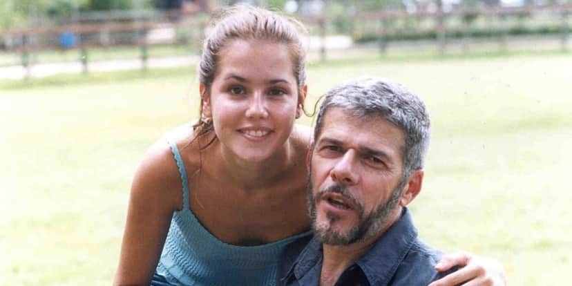 Íris (Deborah Secco), Pedro (José Mayer), em Laços de Família (Foto: Reprodução) Íris (Deborah Secco), Pedro (José Mayer), em Laços de Família (Foto: Reprodução)