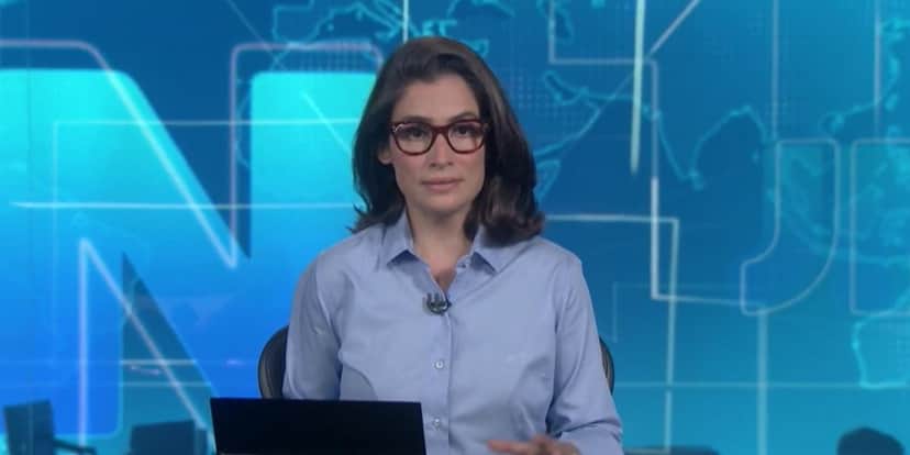 Renata Vasconcellos durante o Jornal Nacional, sem Bonner (Foto: Reprodução / Globo)