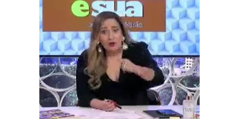 Sonia Abrão apontou dedo pra câmera e detonou recado (Foto: Reprodução / RedeTV!) Sonia Abrão apontou dedo pra câmera e detonou recado (Foto: Reprodução / RedeTV!)