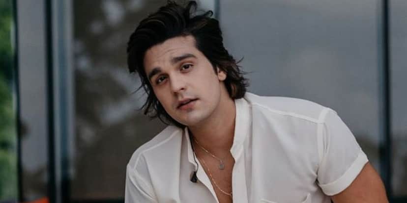 Cantor Luan Santana é flagrado de mãos dadas com novo affair - Foto: Reprodução/Instagram Cantor Luan Santana é flagrado de mãos dadas com novo affair - Foto: Reprodução/Instagram