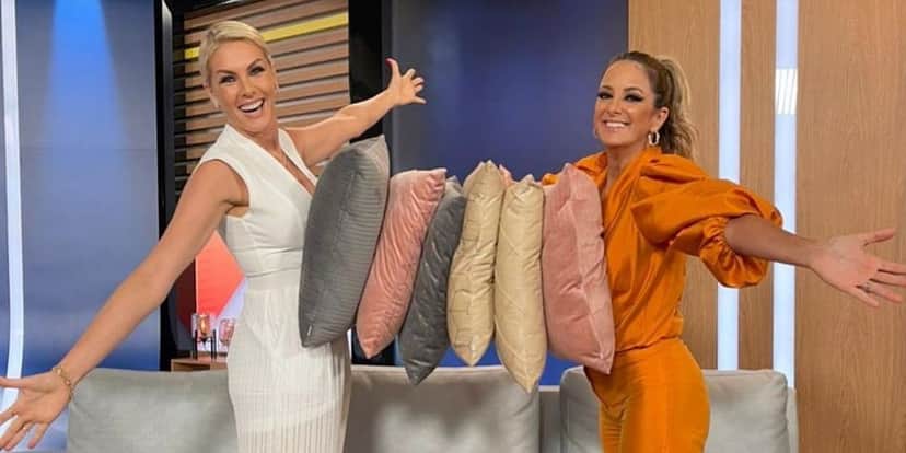 Ticiane Pinheiro e Ana Hickmann improvisam abraço após um ano separadas - Foto: Reprodução/Instagram Ticiane Pinheiro e Ana Hickmann improvisam abraço após um ano separadas - Foto: Reprodução/Instagram