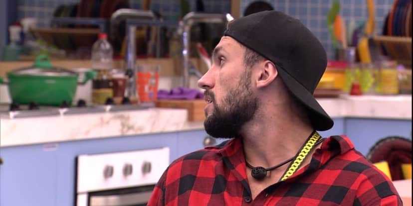 Arthur incorpora travesti no BBB21 (Foto: Reprodução) Arthur incorpora travesti no BBB21 (Foto: Reprodução)