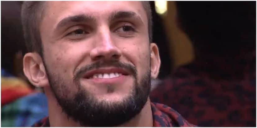 Athur percebeu que é alvo de algumas pessoas no jogoe se irrita Athur percebeu que é alvo de algumas pessoas no jogoe se irrita