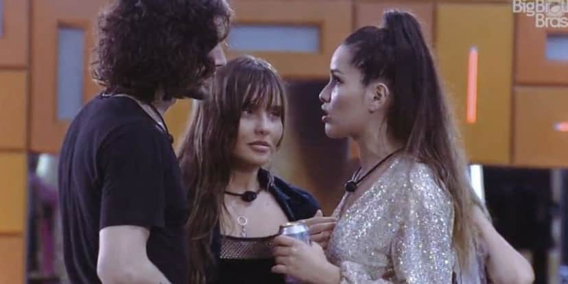 Thaís afasta Juliette de Fiuk no BBB21 (Foto: Reprodução) Thaís afasta Juliette de Fiuk no BBB21 (Foto: Reprodução)