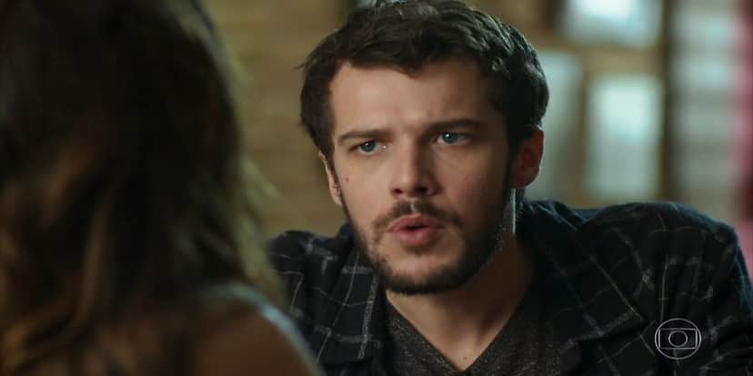 Giovanni em cena noturna da novela Haja Coração Giovanni em cena noturna da novela Haja Coração