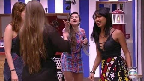 Gleici e Patrícia durante briga (Foto: Reprodução / Globo) Gleici e Patrícia durante briga (Foto: Reprodução / Globo)