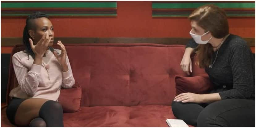 Karol Conká durante entrevista - Foto: Reprodução Karol Conká durante entrevista - Foto: Reprodução