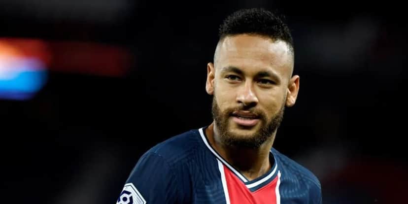 Neymar surge desacordado com máscara de oxigênio (Foto: Reprodução) Neymar surge desacordado com máscara de oxigênio (Foto: Reprodução)