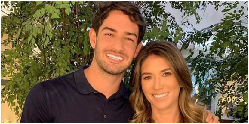 Pato parece cada dia mais apaixonado por Rebeca Abravanel (Foto: Reprodução) Pato parece cada dia mais apaixonado por Rebeca Abravanel (Foto: Reprodução)