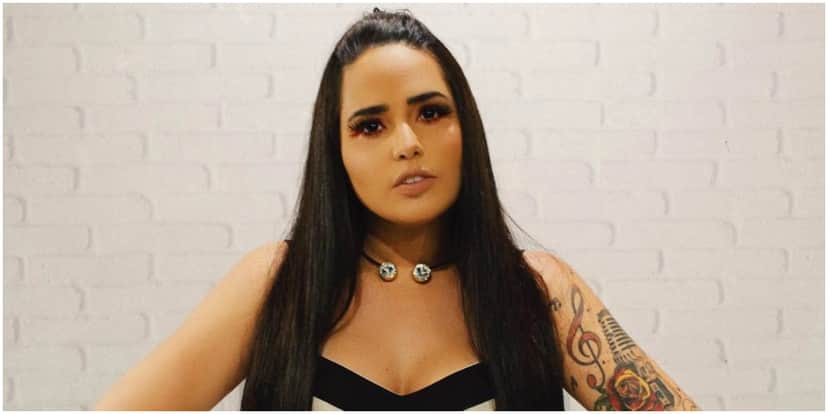 Perlla revelou que seu número de celualar foi clonado Perlla revelou que seu número de celualar foi clonado