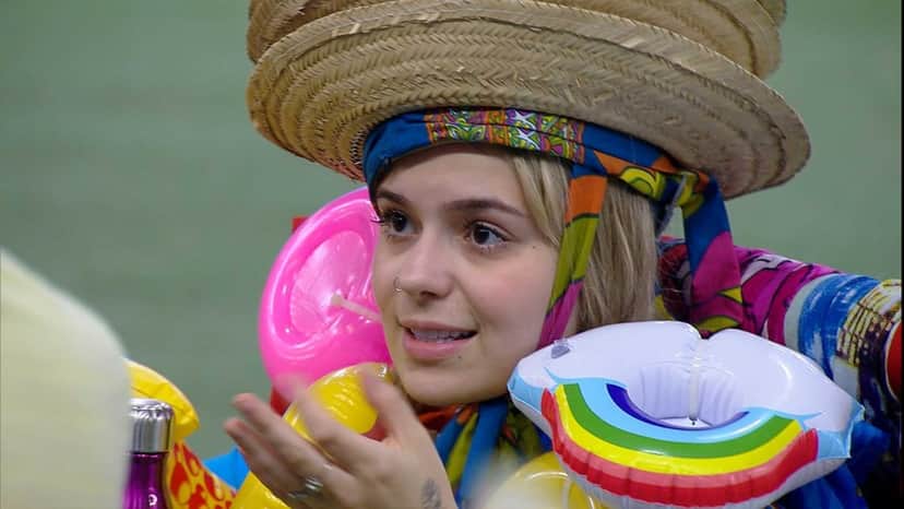 Viih Tube desabafa com sisters no BBB21 — (Foto: Globo) Viih Tube desabafa com sisters no BBB21 — (Foto: Globo)
