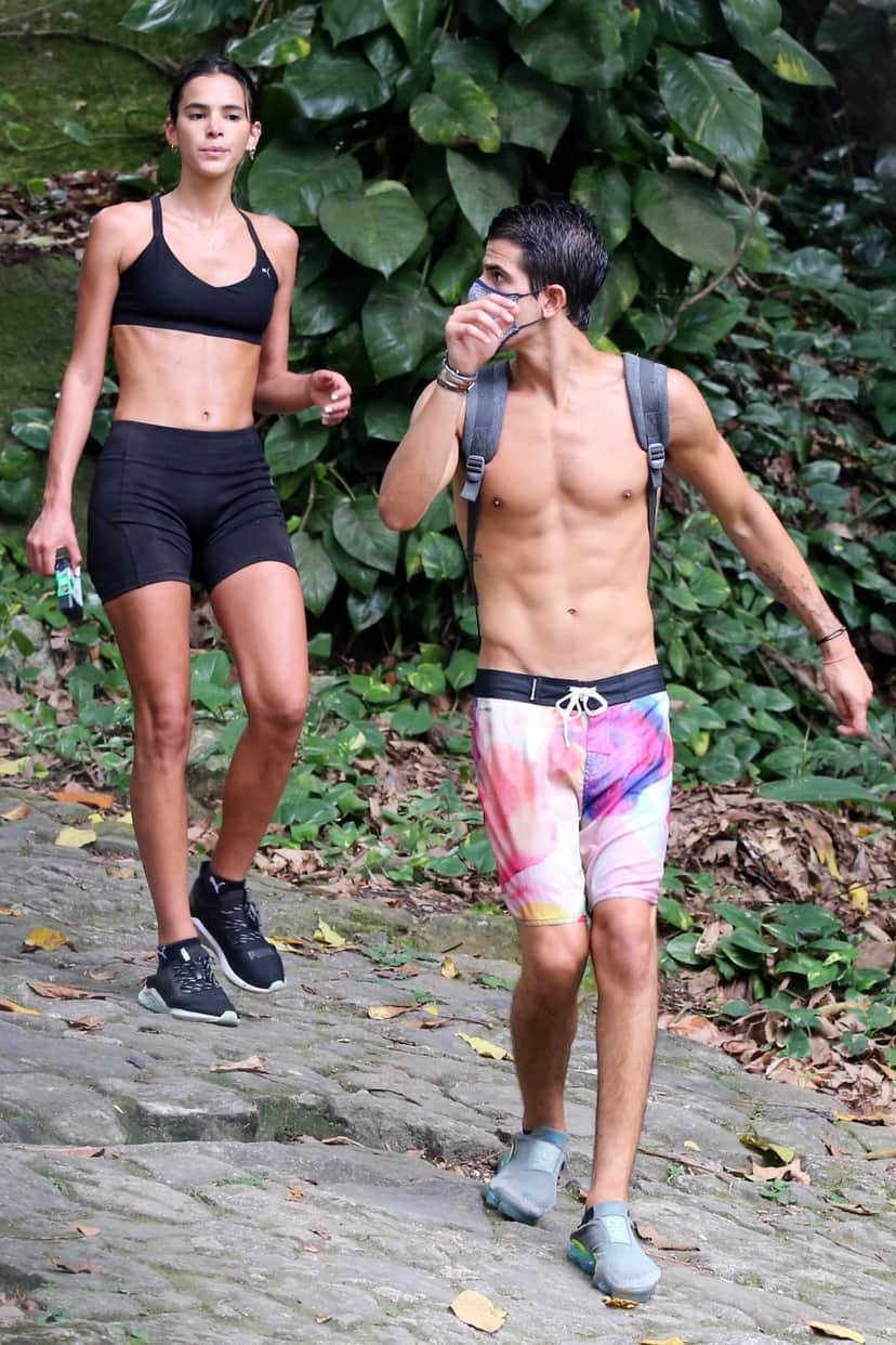 Bruna Marquezine e Enzo Celulari na Pedra da Gávez (Foto: Dilson Silva/AgNews) Bruna Marquezine e Enzo Celulari na Pedra da Gávez (Foto: Dilson Silva/AgNews)