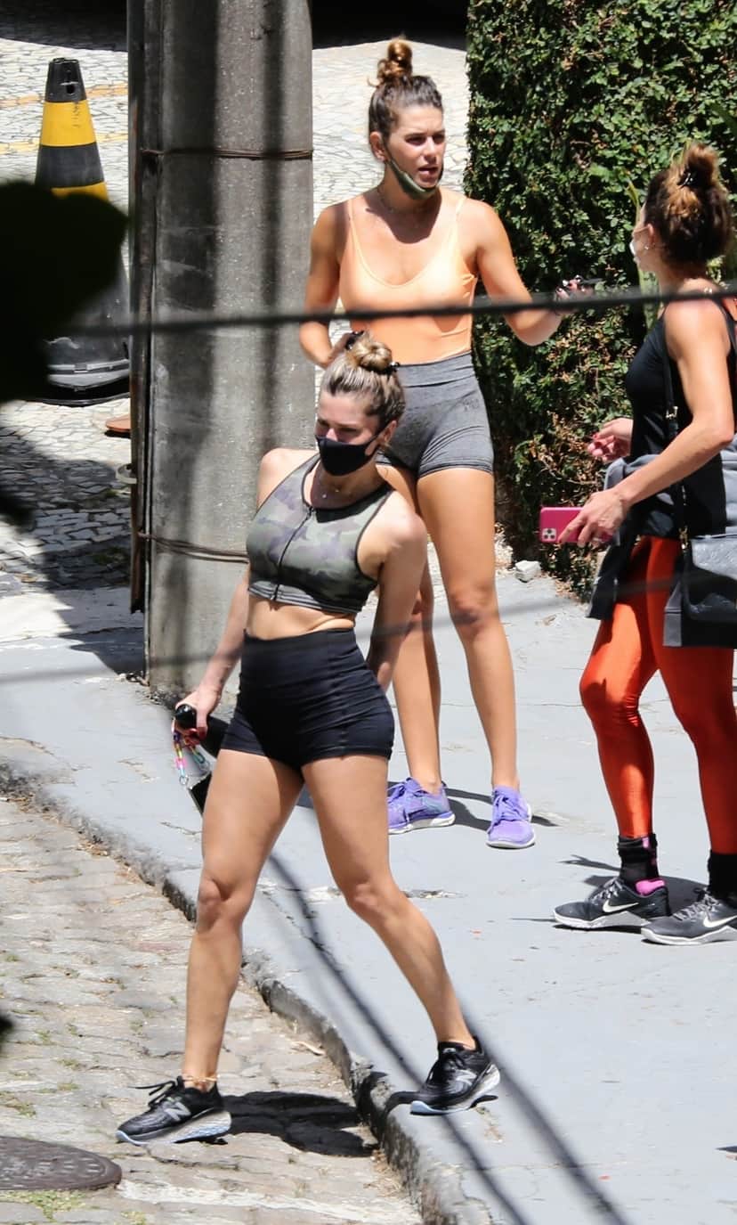 Grazi Massafera e Mariana Goldfarb foram malhar com uma amiga no Alto Leblon, no Rio de Janeiro (Foto: Dilson Silva/AgNews) Grazi Massafera e Mariana Goldfarb foram malhar com uma amiga no Alto Leblon, no Rio de Janeiro (Foto: Dilson Silva/AgNews)