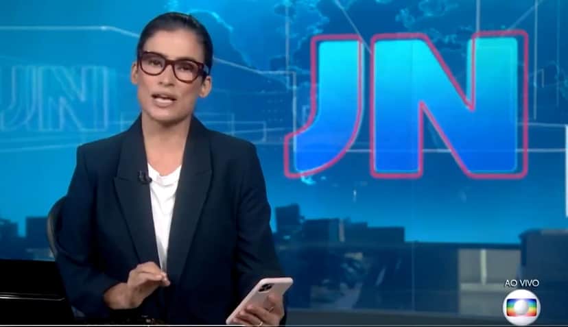 Renata Vasconcellos durante plantão urgente da Globo (Reprodução) Renata Vasconcellos durante plantão urgente da Globo (Reprodução)