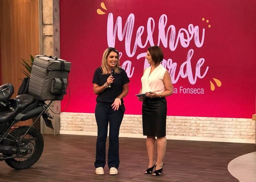 Catia Fonseca é ignorada por repórter e transforma Melhor da Tarde em programa da Eliana: "Troca?" Catia Fonseca é ignorada por repórter e transforma Melhor da Tarde em programa da Eliana: "Troca?"