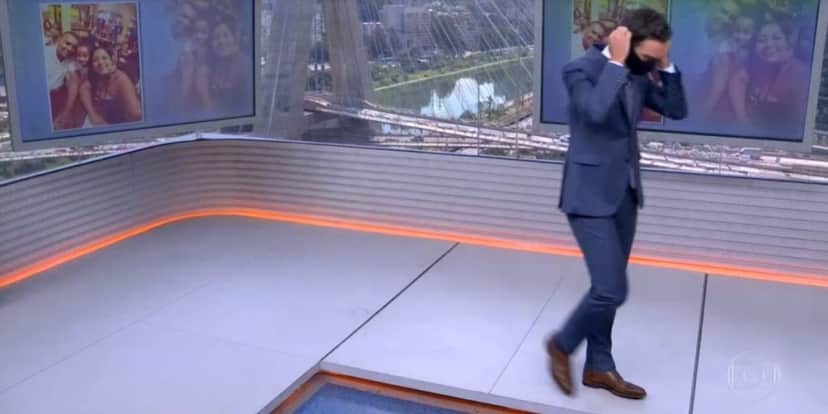César Tralli deixando o SP1 em silêncio (Foto: Reprodução/Globo) César Tralli deixando o SP1 em silêncio (Foto: Reprodução/Globo)