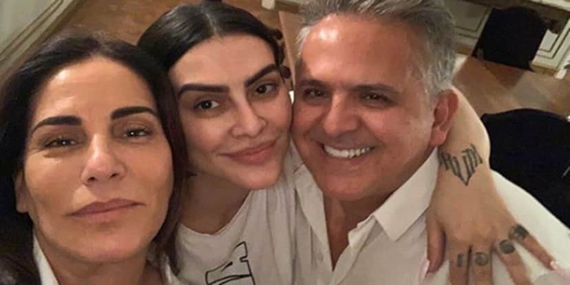Cleo Pires confirma divórcio de Glória Pires e seu marido, explode em verdades e entrega dor: "Sofreu muito" Cleo Pires confirma divórcio de Glória Pires e seu marido, explode em verdades e entrega dor: "Sofreu muito"