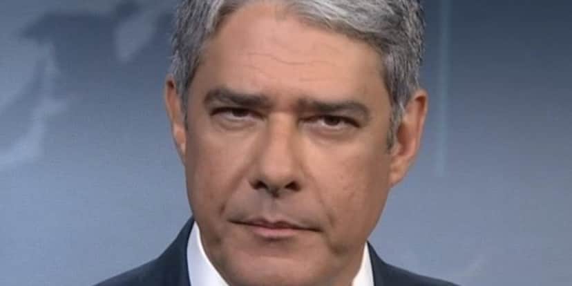 William Bonner na bancada do "Jornal Nacional" (Foto: Reprodução/TV Globo) William Bonner na bancada do "Jornal Nacional" (Foto: Reprodução/TV Globo)