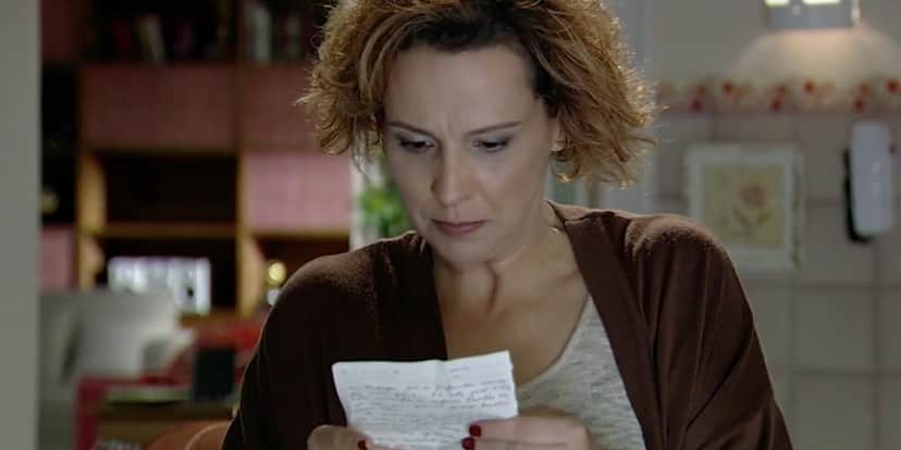 A Vida da Gente: Ana deixa bilhete para Eva antes de sofrer acidente e entrar em coma - Foto: Reprodução/Globo