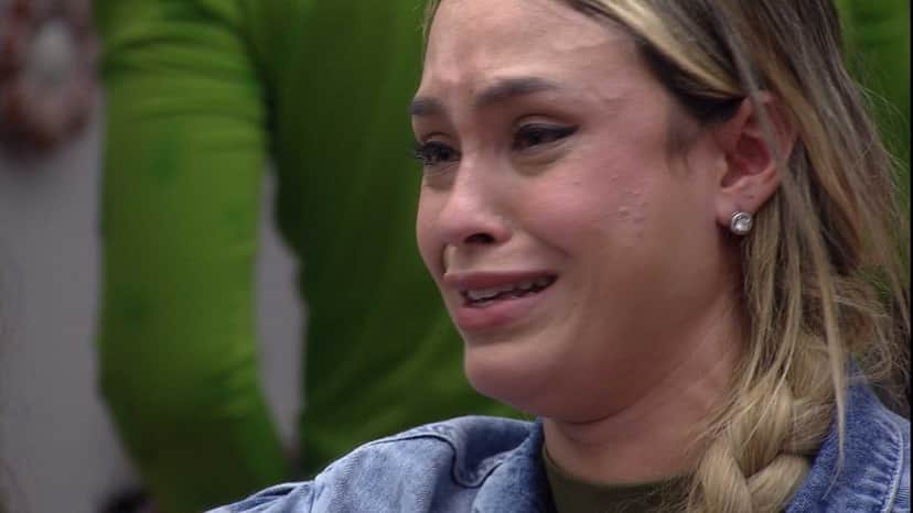 Sarah ficou inconsolável após a formação do paredão no BBB21 (Foto: Reprodução) Sarah ficou inconsolável após a formação do paredão no BBB21 (Foto: Reprodução)