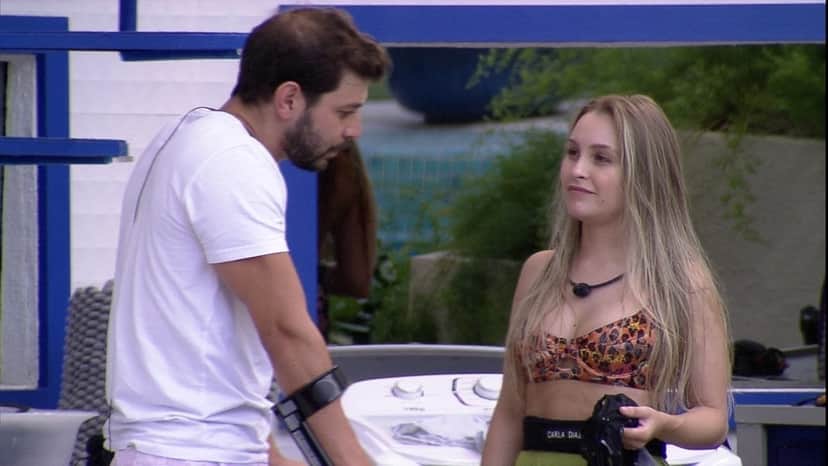 Caio conversando com Carla Diaz no BBB21 (Foto: Reprodução) Caio conversando com Carla Diaz no BBB21 (Foto: Reprodução)
