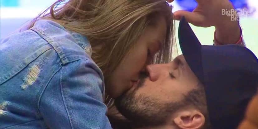 Carla Diaz e Arthur trocaram carícias quentes no BBB21 (Foto: Reprodução)