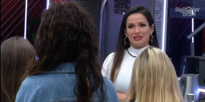 Juliette desabafando com as colegas de BBB21 e chorando (Foto: Reprodução) Juliette desabafando com as colegas de BBB21 e chorando (Foto: Reprodução)