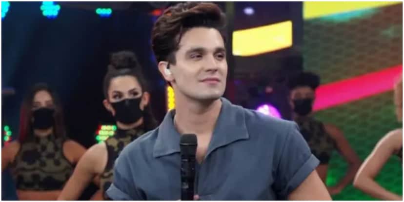 Luan Santana pede para Faustão desistir da aposentadoria ao vivo no Domingão (Foto: Reprodução) Luan Santana pede para Faustão desistir da aposentadoria ao vivo no Domingão (Foto: Reprodução)