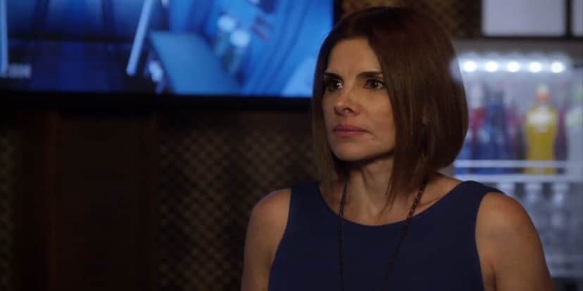 Lucrécia (Helena Fernandes) tem o desprazer de ver Jade (Anaju Dorigon) aprontando em Malhação Sonhos (Foto: Reprodução/Globo) Lucrécia (Helena Fernandes) tem o desprazer de ver Jade (Anaju Dorigon) aprontando em Malhação Sonhos (Foto: Reprodução/Globo)