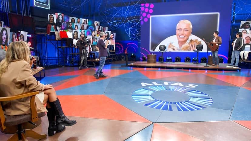 Sasha Meneghel foi surpreendida com aparição de Xuxa no telão (Foto: Reprodução/ Globo) Sasha Meneghel foi surpreendida com aparição de Xuxa no telão (Foto: Reprodução/ Globo)
