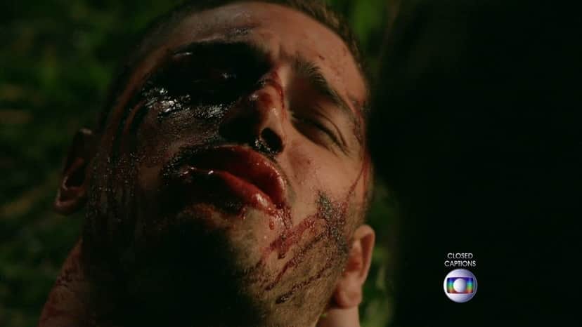João Lucas fica estropiado após bater de frente com criminosos (Foto: Globo) João Lucas fica estropiado após bater de frente com criminosos (Foto: Globo)