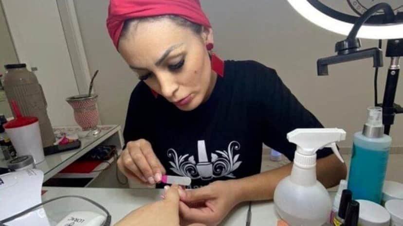 Andressa Urach atualmente trabalha como manicure Andressa Urach atualmente trabalha como manicure