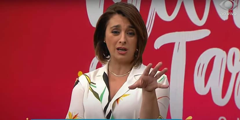 Catia Fonseca abandona os estúdios do Melhor da Tarde às pressas, convoca o Brasil e faz súplica: "Me ajuda" Catia Fonseca abandona os estúdios do Melhor da Tarde às pressas, convoca o Brasil e faz súplica: "Me ajuda"