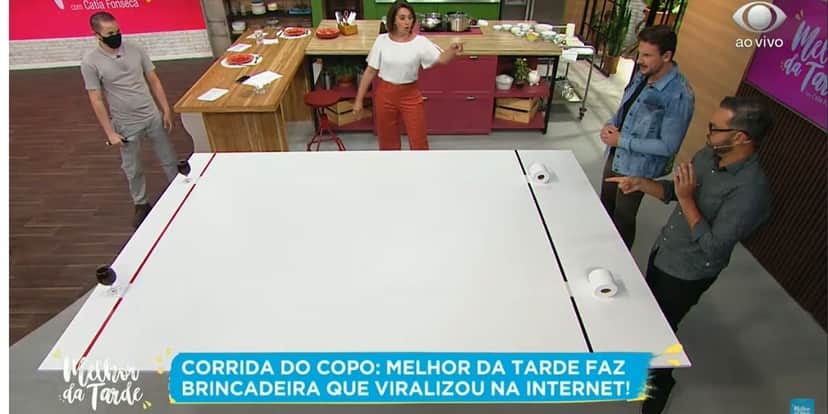 Catia Fonseca durante dinâmica no Melhor da Tarde (Foto: Reprodução) Catia Fonseca durante dinâmica no Melhor da Tarde (Foto: Reprodução)