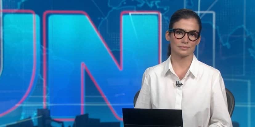 Renata Vasconcellos durante Jornal Nacional da última segunda-feira, 19 (Reprodução) Renata Vasconcellos durante Jornal Nacional da última segunda-feira, 19 (Reprodução)