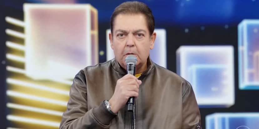 "Está indo embora", detona chefão da Globo com fim de Faustão antecipado às pressas e até doença "Está indo embora", detona chefão da Globo com fim de Faustão antecipado às pressas e até doença