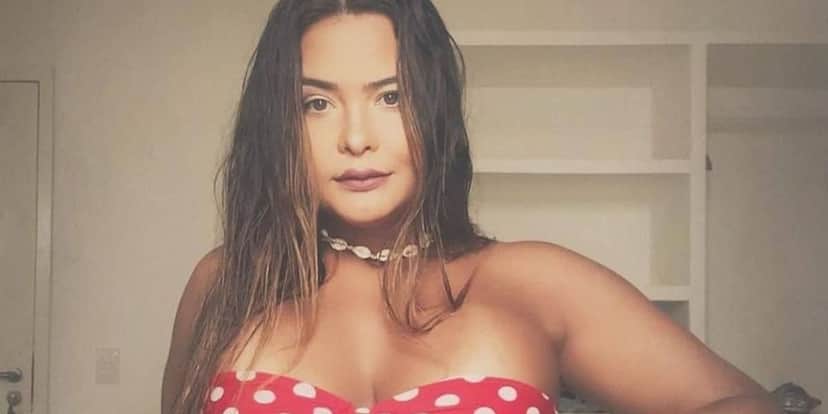 Geisy Arruda abre as pernas, escancara partes íntimas e arranca calcinha Geisy Arruda abre as pernas, escancara partes íntimas e arranca calcinha