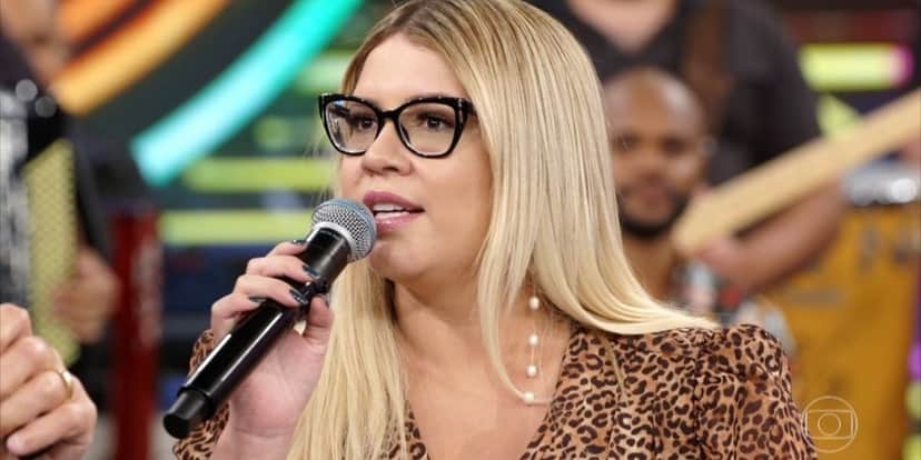 Marília Mendonça perde chocantes 21 quilos e surge com aparência absurda na TV: "Quem é essa mulher?" Marília Mendonça perde chocantes 21 quilos e surge com aparência absurda na TV: "Quem é essa mulher?"