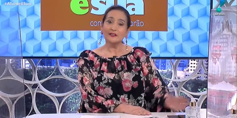 Sonia Abrão vê jornalista passando vergonha ao vivo no A Tarde é Sua e dá comida de rabo: "Nunca mais" Sonia Abrão vê jornalista passando vergonha ao vivo no A Tarde é Sua e dá comida de rabo: "Nunca mais"