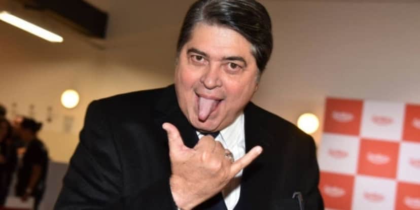 "Safado, vagabundo e sem vergonha", detona Datena ao vivo, expondo o que pensa após demissão de Silvio Santos "Safado, vagabundo e sem vergonha", detona Datena ao vivo, expondo o que pensa após demissão de Silvio Santos