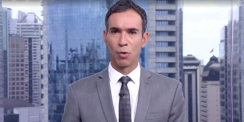 Fisionomia de César Tralli, ao vivo na Globo, gera terror e rosto do âncora não segura: "Caído" Fisionomia de César Tralli, ao vivo na Globo, gera terror e rosto do âncora não segura: "Caído"