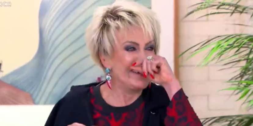 "Vão matá-la", Ana Maria passa muito mal ao vivo, engasga e precisa ser socorrida às pressas "Vão matá-la", Ana Maria passa muito mal ao vivo, engasga e precisa ser socorrida às pressas