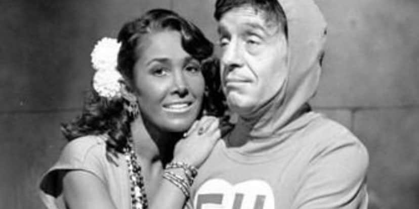 "Faça seu caminho", assombra Chaves em carta psicografada com recado à Florinda, após ela ver espírito do marido "Faça seu caminho", assombra Chaves em carta psicografada com recado à Florinda, após ela ver espírito do marido