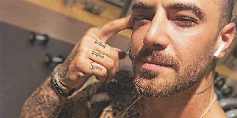 Felipe Titto ousou em vídeo em seu perfil no Instagram (Foto: Reprodução) Felipe Titto ousou em vídeo em seu perfil no Instagram (Foto: Reprodução)