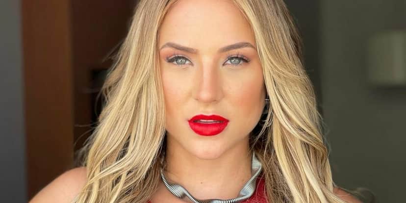 Ex participante do reality show da Globo, BBB 20, a cantora Gabi Martins decidiu mudar e radicalizou com mudança drástica nos fios. (Foto:Reprodução) Ex participante do reality show da Globo, BBB 20, a cantora Gabi Martins decidiu mudar e radicalizou com mudança drástica nos fios. (Foto:Reprodução)
